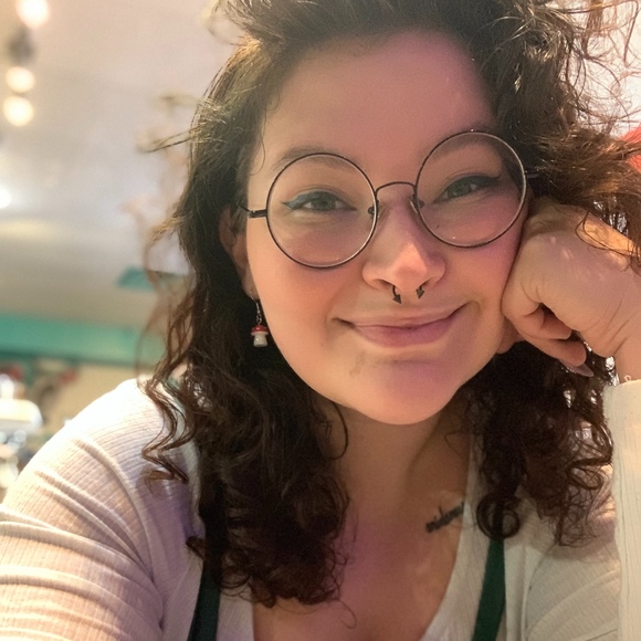 Meet your Posher, Azlyn - Picture 1 of 1